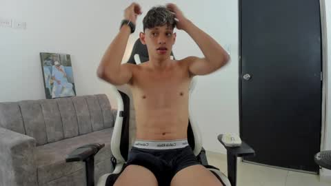 andy_bigcock01 online show from February 8, 2025, 3:52 am