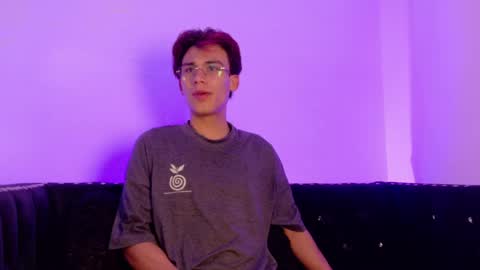 andy_dluxe online show from May 15, 2026, 11:39 am