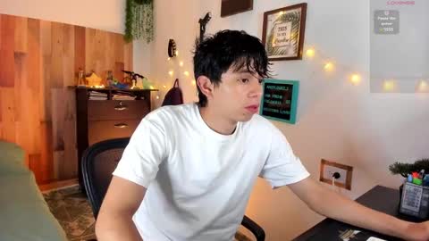 Snapshot of andy_guez_11 chatting on January 18, 2025, 10:06 am andy_guez_11 online show from January 18, 2025, 10:06 am