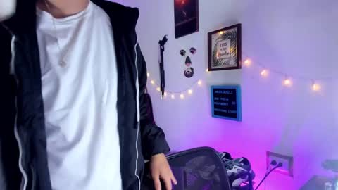 Snapshot of andy_guez_11 chatting on January 20, 2025, 10:18 am andy_guez_11 online show from January 20, 2025, 10:18 am