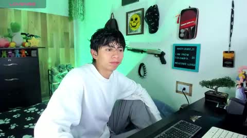 Snapshot of andy_guez_11 chatting on February 10, 2025, 10:20 am andy_guez_11 online show from February 10, 2025, 10:20 am