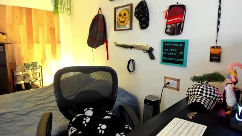 Snapshot of andy_guez_11 chatting on February 24, 2025, 1:10 pm andy_guez_11 online show from February 24, 2025, 1:10 pm