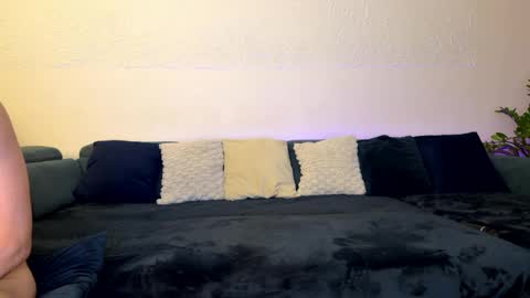 Snapshot of andy_velvet chatting on May 17, 2026, 9:44 pm andy_velvet online show from May 17, 2026, 9:44 pm
