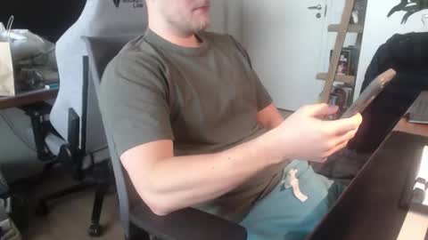 Snapshot of andycandy1994 chatting on November 23, 2025, 9:31 am andycandy1994 online show from November 23, 2025, 9:31 am