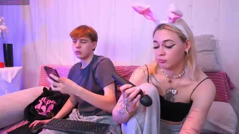 Snapshot of andyjey_ chatting on October 17, 2025, 7:27 pm Mandy and Andy online show from October 17, 2025, 7:27 pm