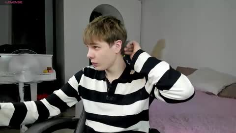 Snapshot of andyjey_ chatting on November 29, 2025, 7:39 pm Mandy and Andy online show from November 29, 2025, 7:39 pm