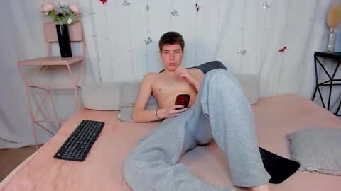 Snapshot of andyjey_ chatting on January 9, 2026, 12:35 am Mandy and Andy online show from January 9, 2026, 12:35 am