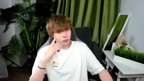 Snapshot of andyjey_ chatting on July 1, 2026, 7:02 pm Mandy and Andy online show from July 1, 2026, 7:02 pm