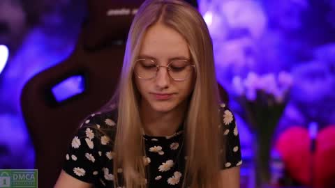 Snapshot of angeellina chatting on January 19, 2025, 2:04 am angeellina online show from January 19, 2025, 2:04 am