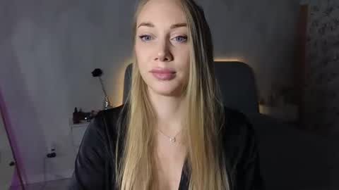 angel  blonde  online show from October 10, 2025, 2:38 pm