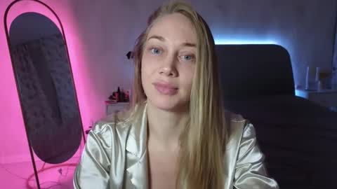 angel  blonde  online show from October 12, 2025, 8:08 pm