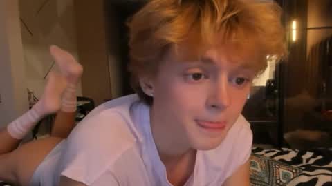 Snapshot of angel_andreww chatting on May 16, 2026, 4:50 pm angel_andreww online show from May 16, 2026, 4:50 pm