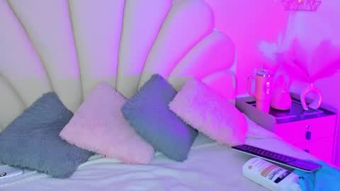 Snapshot of angel_bloom1 chatting on May 8, 2026, 3:39 pm Angel online show from May 8, 2026, 3:39 pm