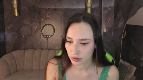 angel_bloom_cn online show from June 30, 2026, 1:01 pm