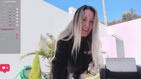 Snapshot of angel_danm_milf chatting on January 16, 2025, 11:37 am Patricia - online show from January 16, 2025, 11:37 am