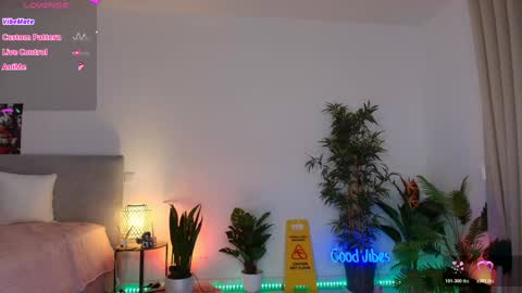 Snapshot of angel_danm_milf chatting on November 10, 2025, 9:30 am Patricia - online show from November 10, 2025, 9:30 am