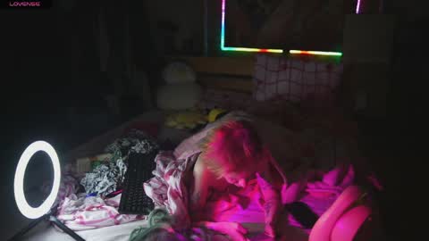 angel_dia online show from April 28, 2026, 2:27 am