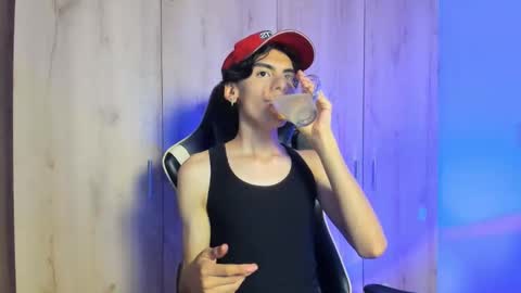 angel_dustt1 online show from June 1, 2026, 7:48 pm