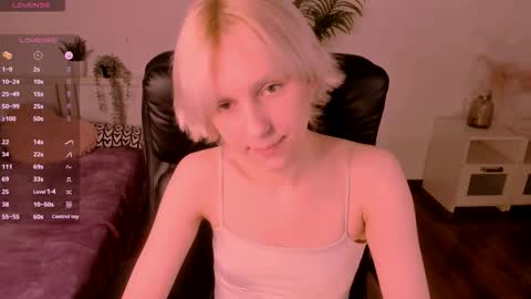 Snapshot of angel_kittie chatting on November 10, 2025, 3:22 pm angel online show from November 10, 2025, 3:22 pm