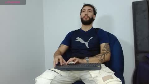 angel_kyrozz online show from November 13, 2025, 9:25 pm