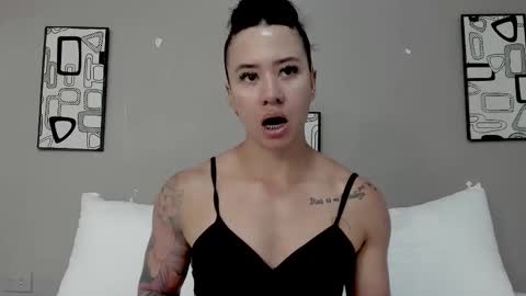 Snapshot of angel_martins chatting on November 5, 2025, 9:48 pm Angel online show from November 5, 2025, 9:48 pm