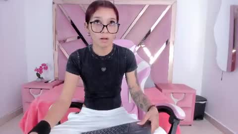 Snapshot of angel_petitex01 chatting on July 19, 2026, 8:34 pm Angell online show from July 19, 2026, 8:34 pm