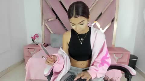 Snapshot of angel_petitex01 chatting on July 20, 2026, 8:33 pm Angell online show from July 20, 2026, 8:33 pm