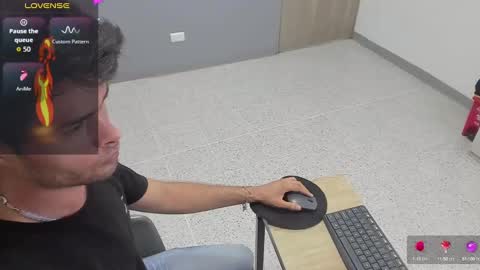 angel_schiavone online show from September 11, 2025, 11:43 am