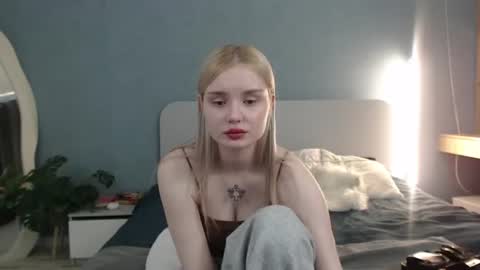 Snapshot of angel_share chatting on June 14, 2026, 6:04 am Angela online show from June 14, 2026, 6:04 am
