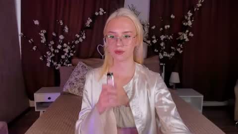 Angelica online show from June 15, 2026, 5:42 am