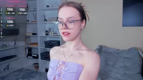 Snapshot of angel_to_burn chatting on March 4, 2026, 7:25 am SofiaSofi online show from March 4, 2026, 7:25 am