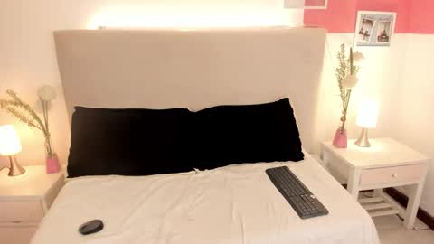 angel_velvet_ online show from September 20, 2025, 1:01 pm