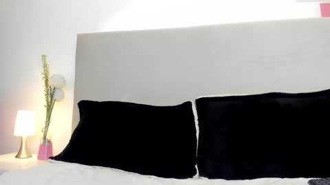 angel_velvet_ online show from October 10, 2025, 12:04 pm