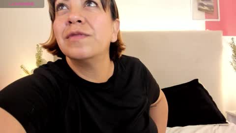 angel_velvet_ online show from November 17, 2025, 11:05 am