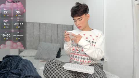 Snapshot of angel_villarreal chatting on December 5, 2024, 3:37 am Angel online show from December 5, 2024, 3:37 am