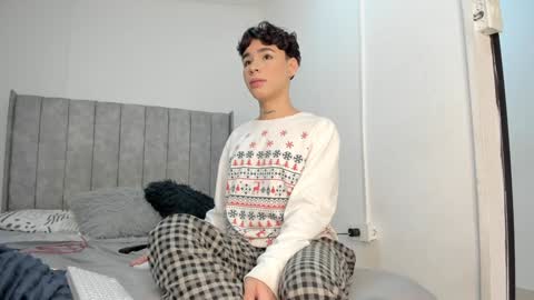Snapshot of angel_villarreal chatting on December 15, 2024, 4:51 am Angel online show from December 15, 2024, 4:51 am