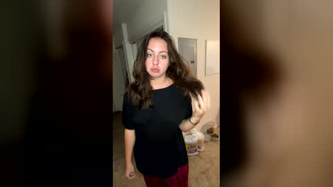 Snapshot of angela_cole chatting on February 20, 2026, 9:21 am angela_cole online show from February 20, 2026, 9:21 am