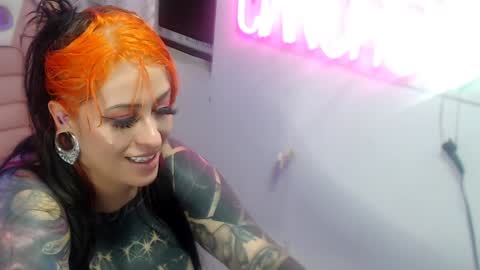 Snapshot of angelacianuro_2 chatting on December 25, 2024, 9:13 am Angela Cianuro online show from December 25, 2024, 9:13 am