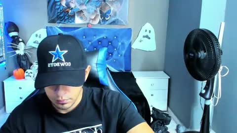 Angel And Cris online show from October 30, 2025, 12:17 pm