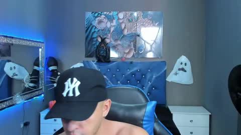 Angel And Cris online show from October 31, 2025, 12:17 pm