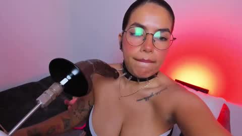 Angela Ricci online show from October 3, 2025, 8:17 pm