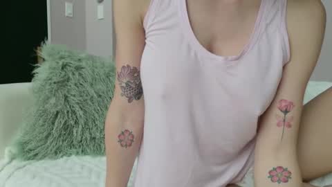 angelbabyphoebe online show from April 10, 2026, 1:05 pm