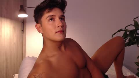 Snapshot of angelcossio chatting on December 4, 2024, 8:40 pm Angel online show from December 4, 2024, 8:40 pm