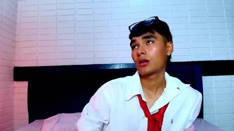 Snapshot of angelduzzzt chatting on October 15, 2025, 2:39 pm AngelduzZzt online show from October 15, 2025, 2:39 pm