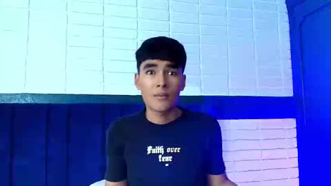 Snapshot of angelduzzzt chatting on October 24, 2025, 12:34 pm AngelduzZzt online show from October 24, 2025, 12:34 pm