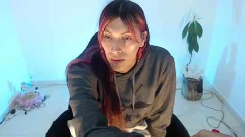 Snapshot of angele_johnson chatting on November 19, 2025, 7:25 pm angele online show from November 19, 2025, 7:25 pm