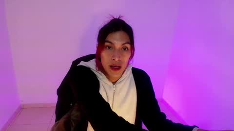 Snapshot of angele_johnson chatting on May 31, 2026, 7:04 pm angele online show from May 31, 2026, 7:04 pm