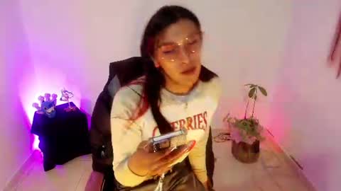 Snapshot of angele_johnson chatting on June 24, 2026, 6:18 pm angele online show from June 24, 2026, 6:18 pm