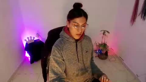 Snapshot of angele_johnson chatting on July 2, 2026, 6:14 pm angele online show from July 2, 2026, 6:14 pm