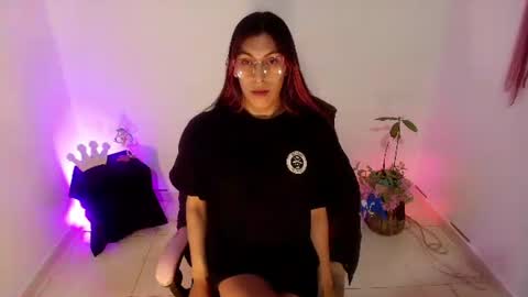 Snapshot of angele_johnson chatting on July 13, 2026, 6:11 pm angele online show from July 13, 2026, 6:11 pm